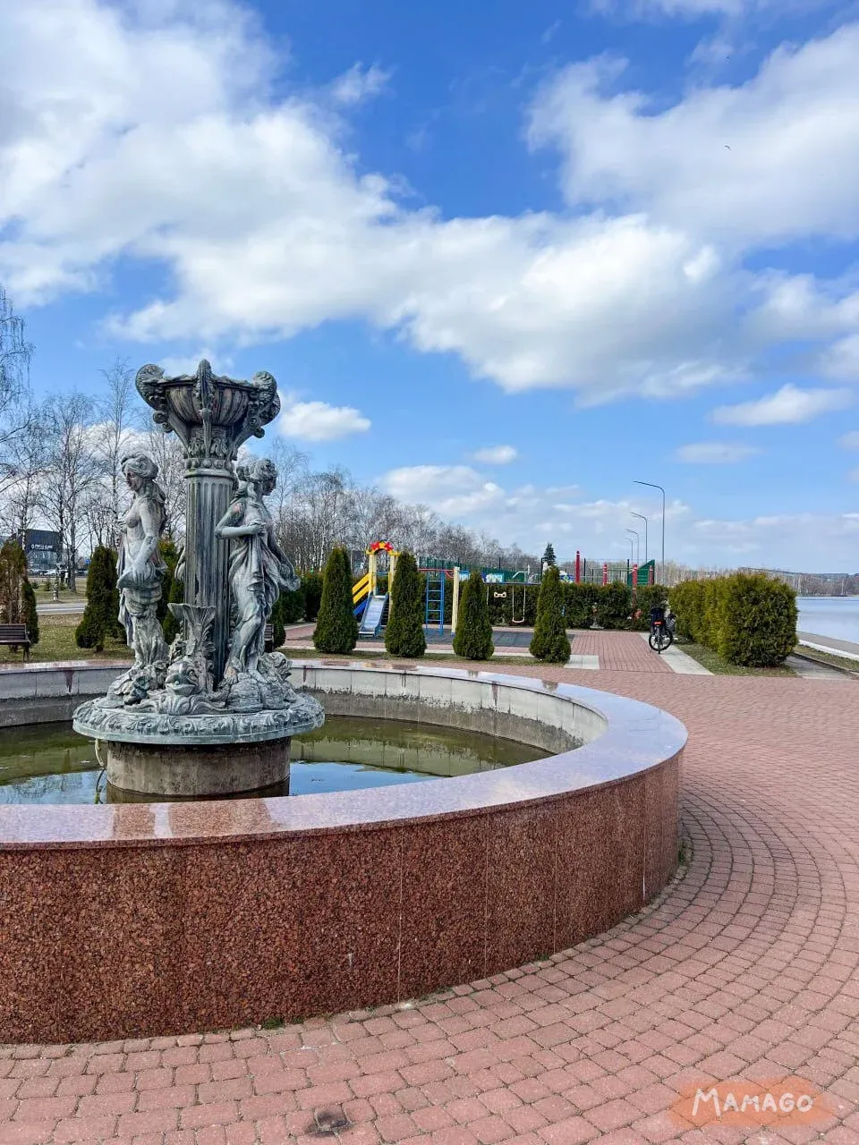Детская площадка возле ресторана «Урарту»